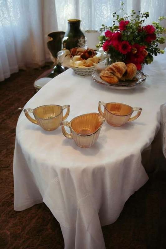 Carnival Glass Open Sugar Bowl & Creamer Pitcher