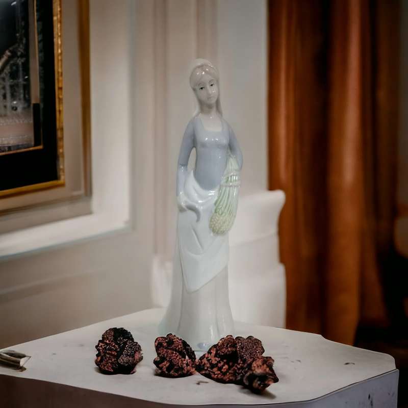 Lladro Style figurine
