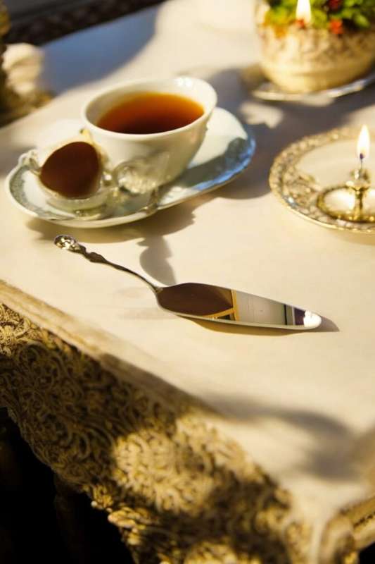Rose pattern gold plated cake lifter