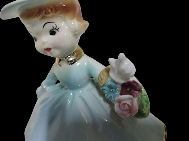 SONSCO Girl figurine