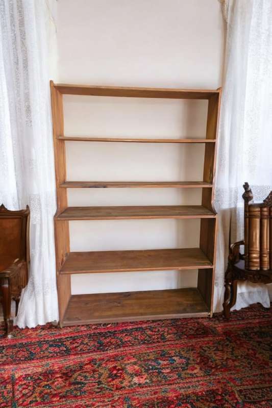 Solid Bookshelf