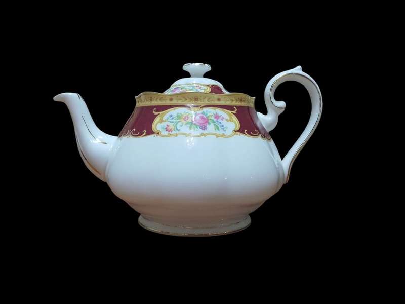 Royal Albert Lady Hamilton 23-piece tea set