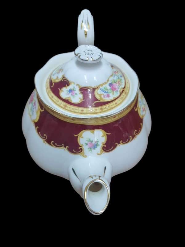 Royal Albert Lady Hamilton 23-piece tea set