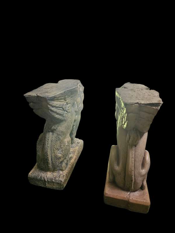 Pair of concrete garden lion decor measuring 43x36x20cm