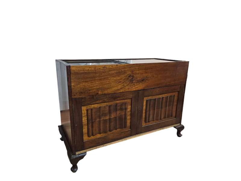 Queen Anne 2 door Mirrored Glass Showcase