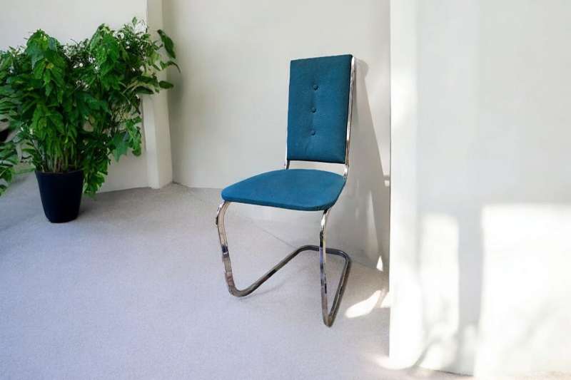 Retro Cantilever Style Chair