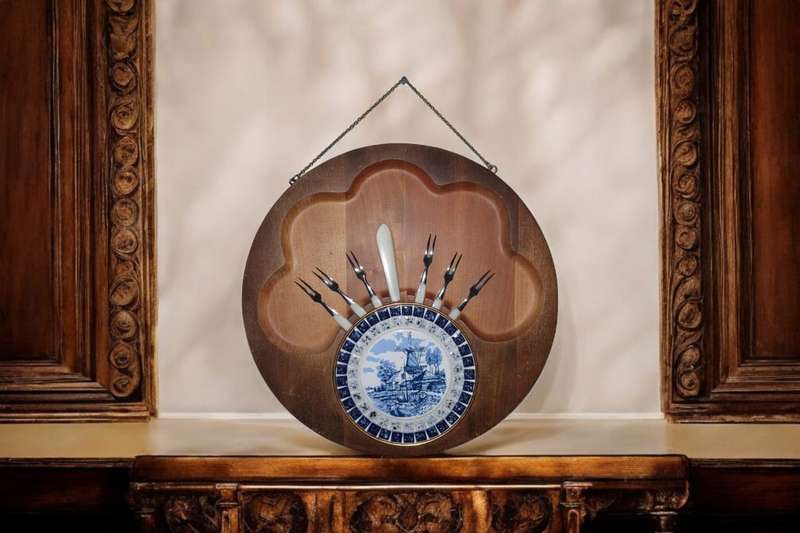 Delft Wooden Cheese Board