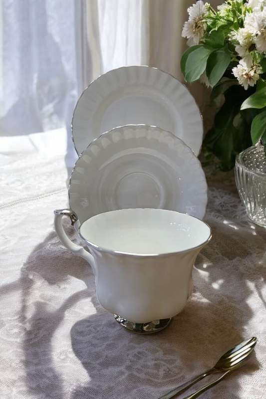 Royal Albert Chantilly trio