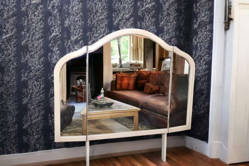 Vanity mirror