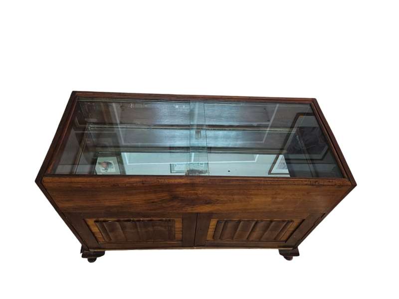 Queen Anne 2 door Mirrored Glass Showcase
