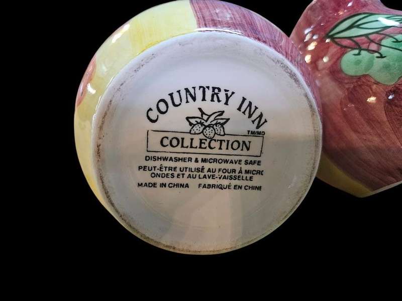 Country Inn Collection's Vintage Sugar and Creamer Set