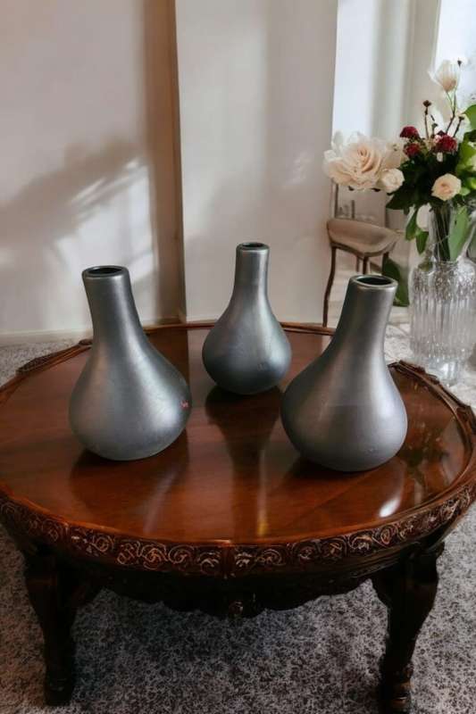 Set black ceramic bud vases