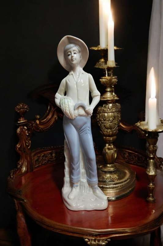 Lladro Style figurine