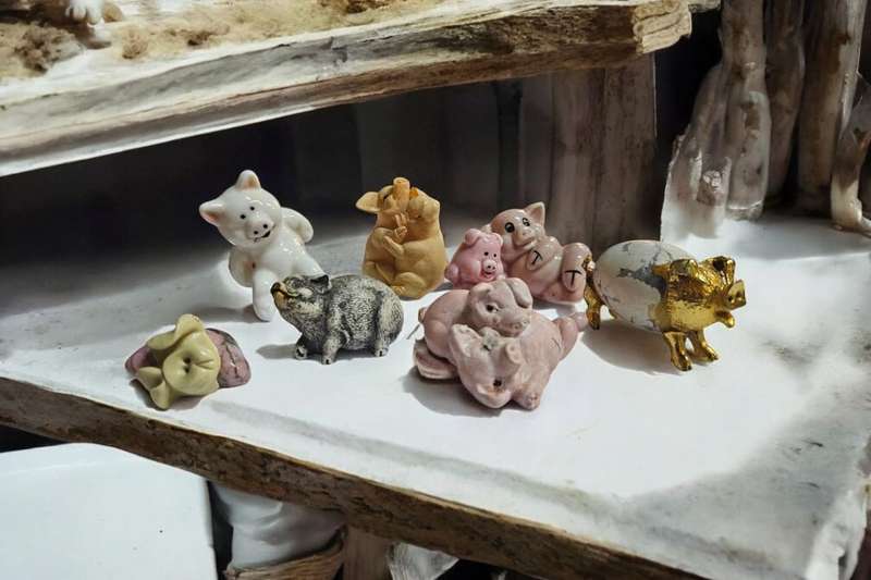 Collection of Porcelain & Ceramic Printers Tray Pigs