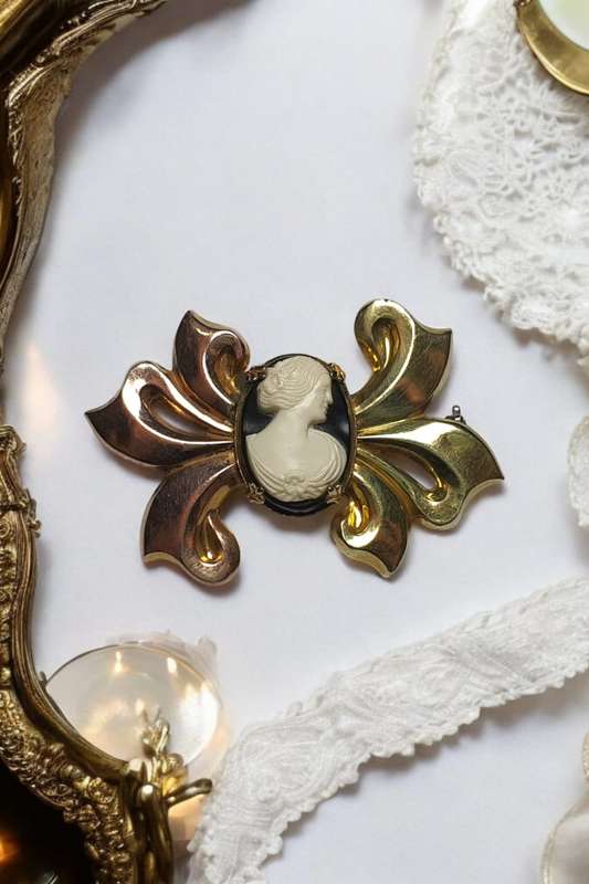 Vintage Cameo Brooch