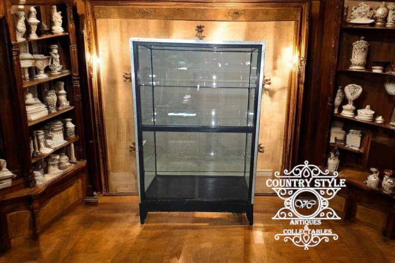 Merwitz Shopfitters Antique Show case