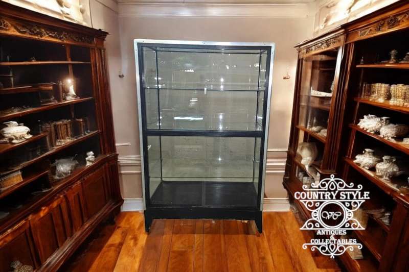 Merwitz Shopfitters Antique Show case