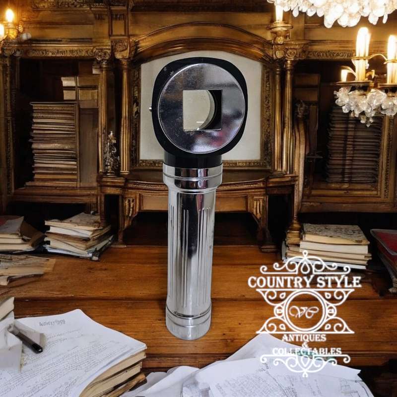 VINTAGE LIGHT MAGNIFIER
