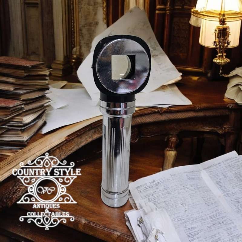 VINTAGE LIGHT MAGNIFIER