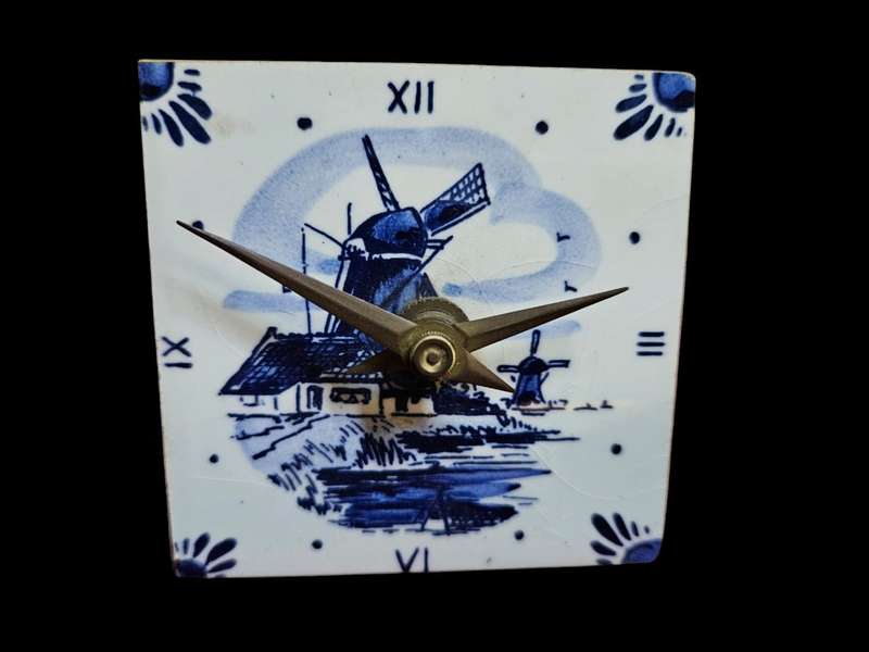 Delft Wind up Clock
