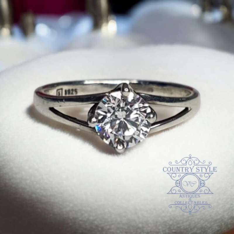Sterling Silver 925 ring, with a clear stones Size L