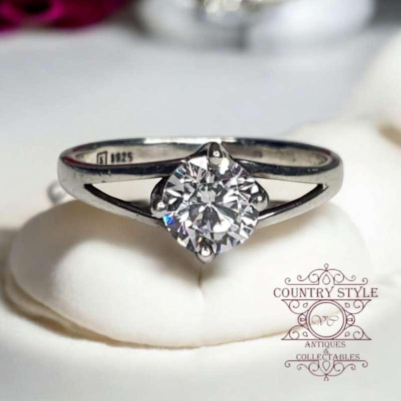 Sterling Silver 925 ring, with a clear stones Size L