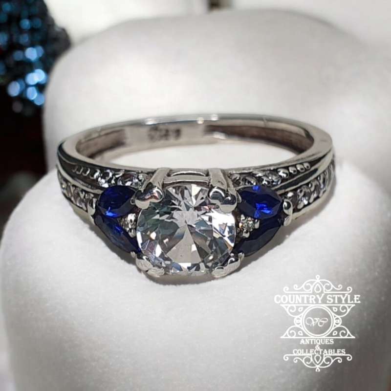 Sterling Silver Ring 925 featuring a dazzling Moissanite?
