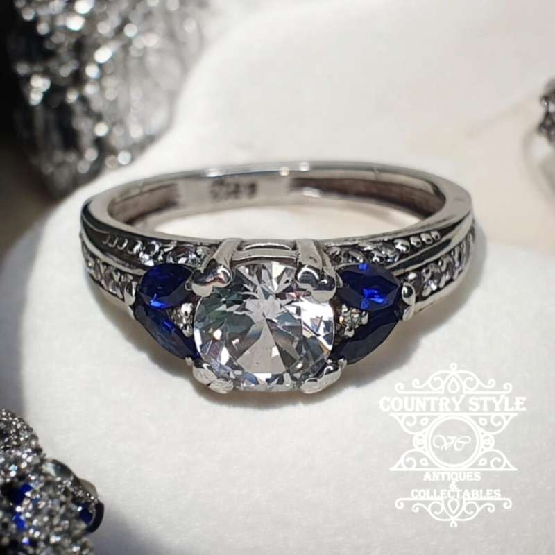 Sterling Silver Ring 925 featuring a dazzling Moissanite?
