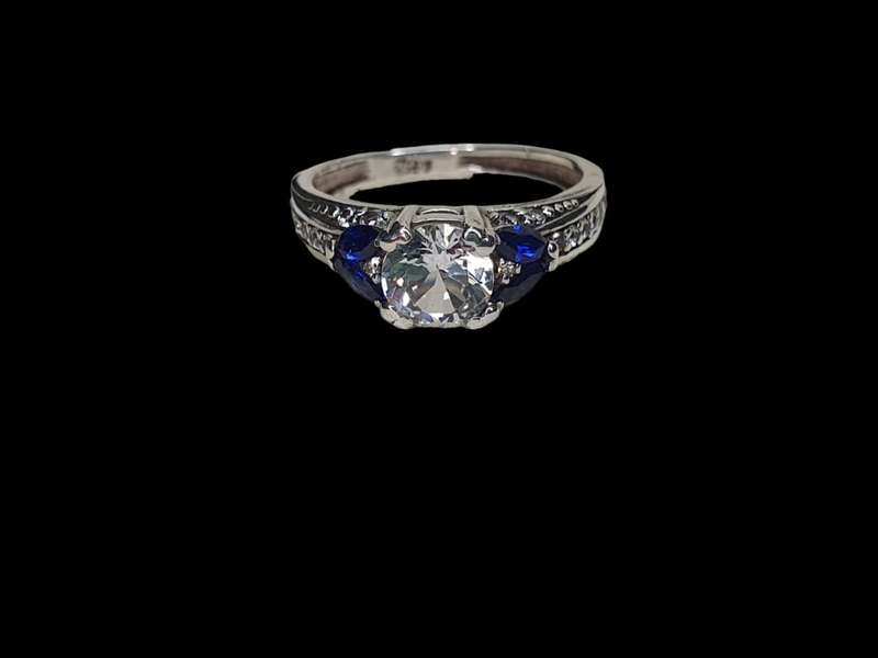Sterling Silver Ring 925 featuring a dazzling Moissanite?