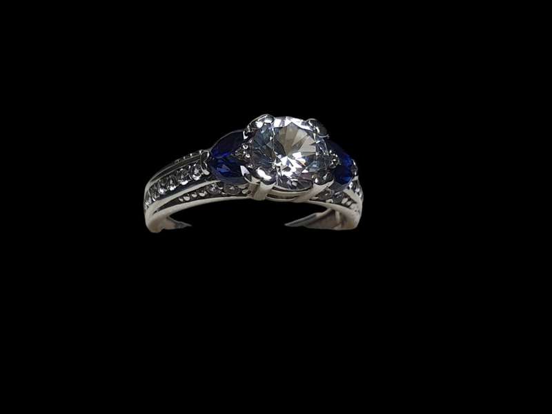 Sterling Silver Ring 925 featuring a dazzling Moissanite?
