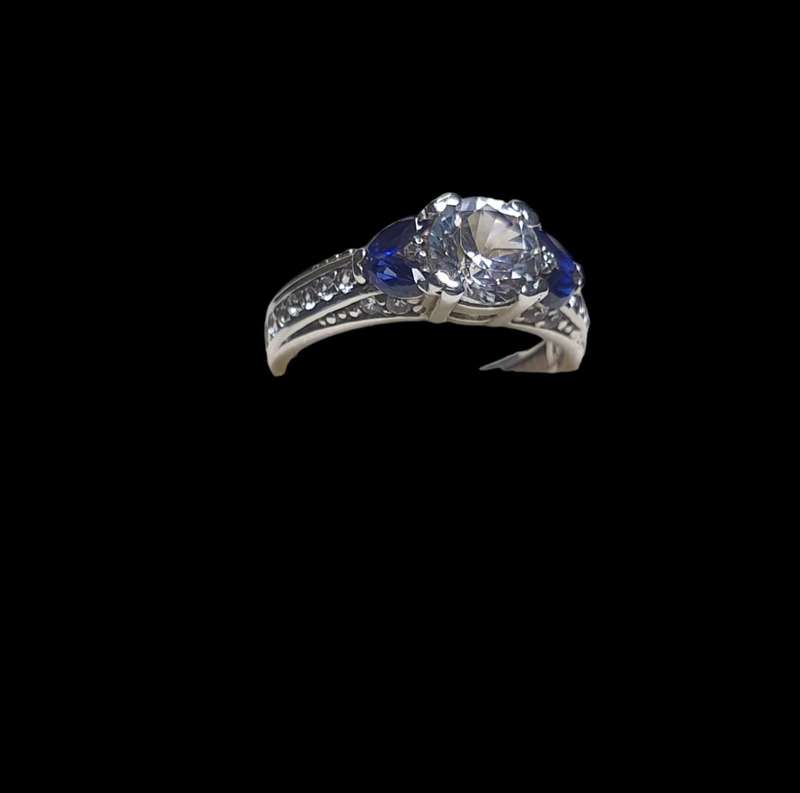 Sterling Silver Ring 925 featuring a dazzling Moissanite?
