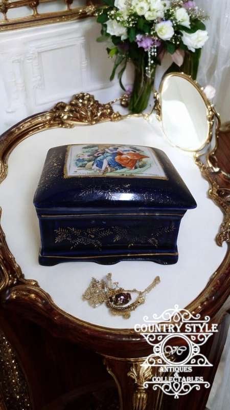 Winco Porcelain Limoges Style Ring Box/Trinket Box,