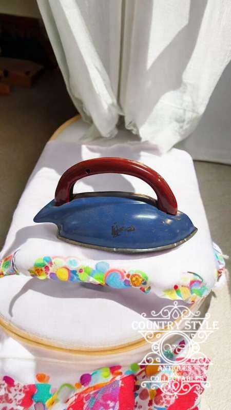1940s Vintage Children`s Miniature Clotheing Iron