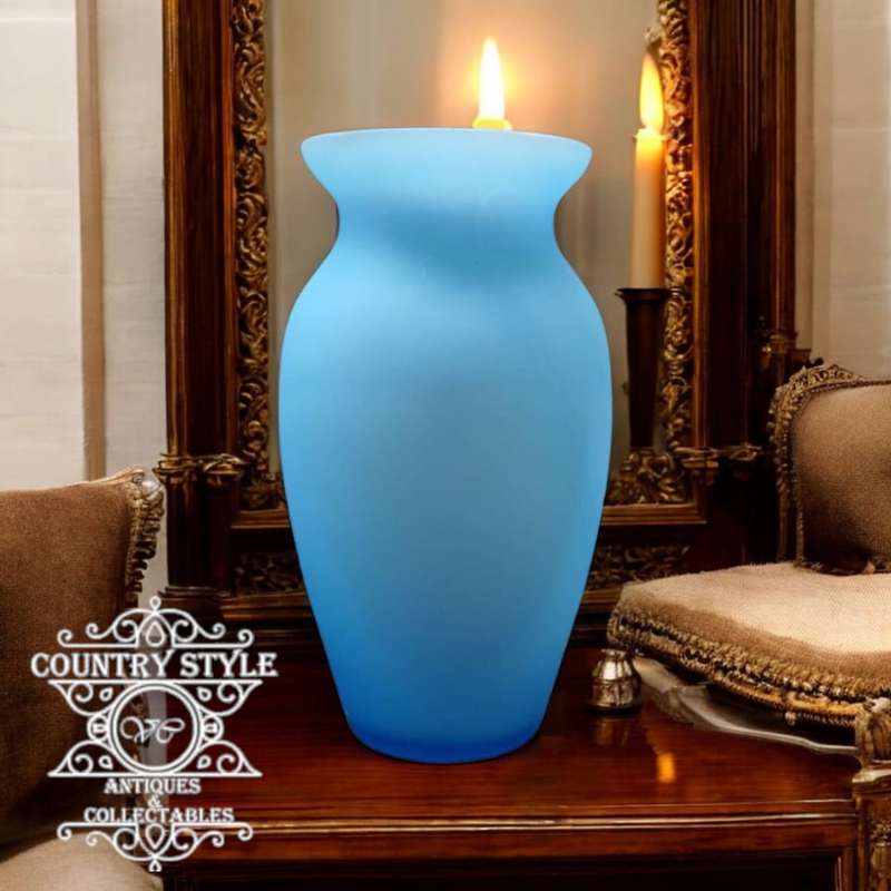 Decorative blue flower vase, measuring 15x8x8cm