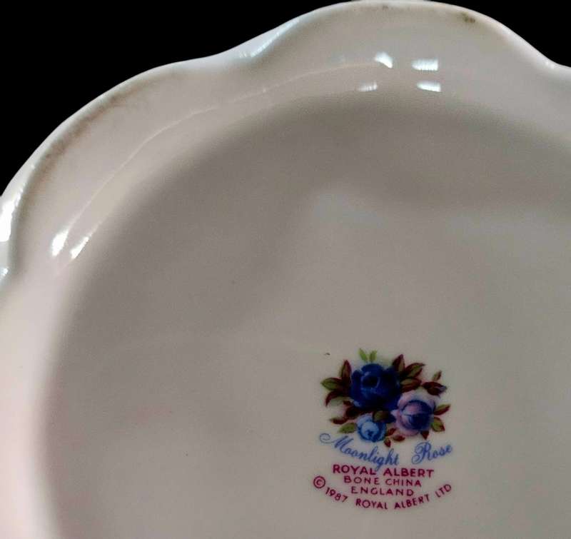 Vintage Moonlight Rose 1987, 22 Piece Tea Set