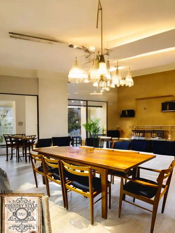 Greaves & Thomas Eight Seater Dining Room set