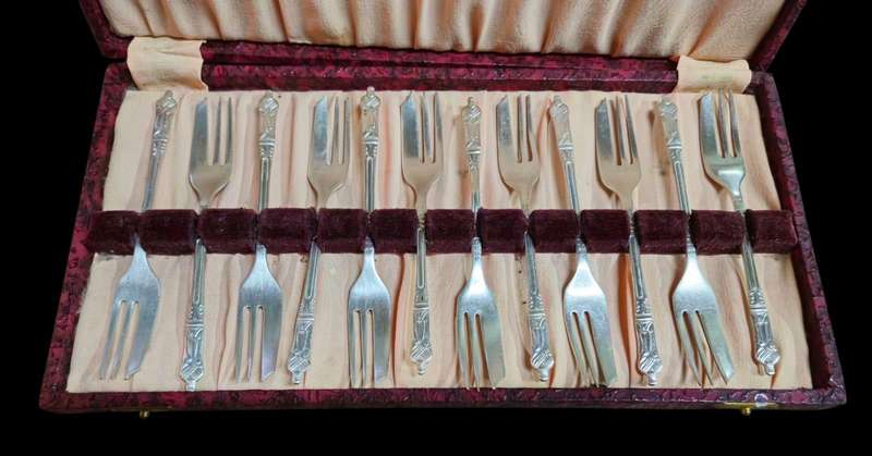 12-piece set of vintage apostle cake forks
