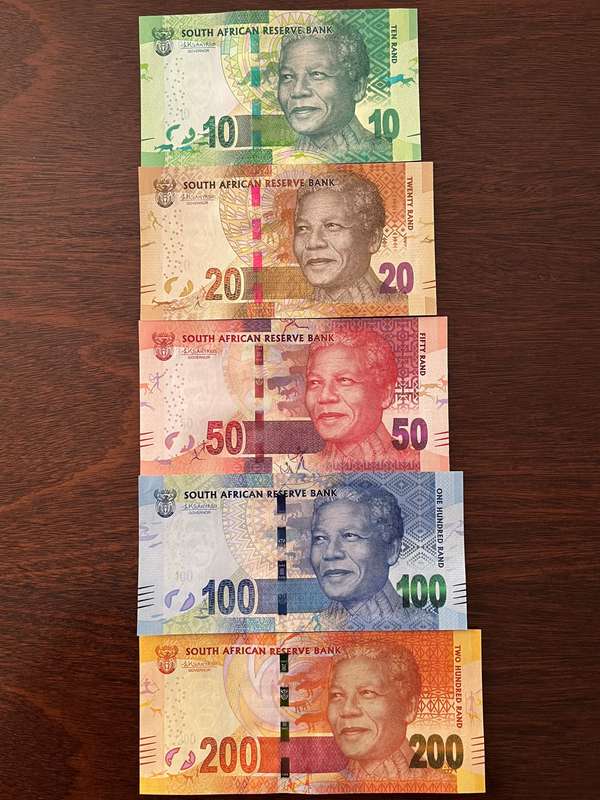 L Kganyago,  Mandela Bank Note Series with Identical Serial Numbers AA0000192