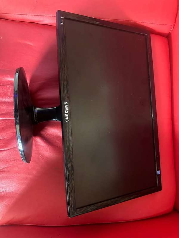 FUll HD SAMSUNG BX203120" 5ms LED BackLight LCD Monitor Slim Design 250 cd/m2 DCR 5,000,000:1