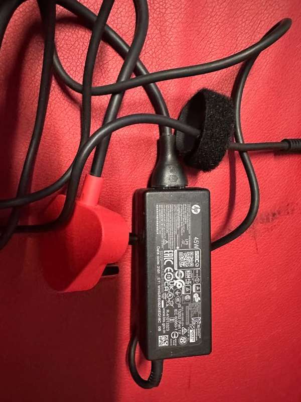 original HP 45W 19.5V 2.31A 3.0mm Blue Tip AC Adapter L25296-003 / 854054-003 / 740015-002