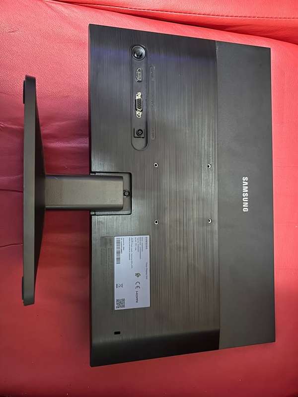 Samsung 19" HD Flat Monitor with Eye Comfort Technology | HDMI & VGA COMPACTIBLE