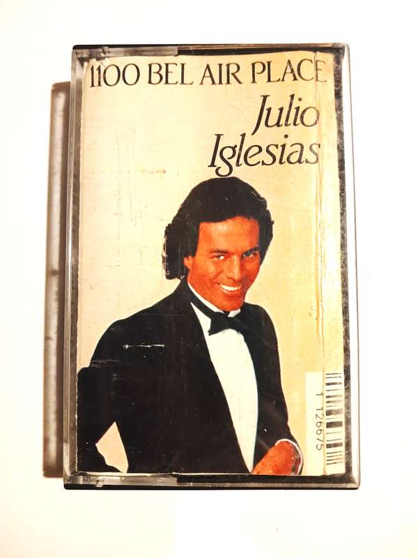 Julio Iglesias, 1100 Bel Air Place Cassette