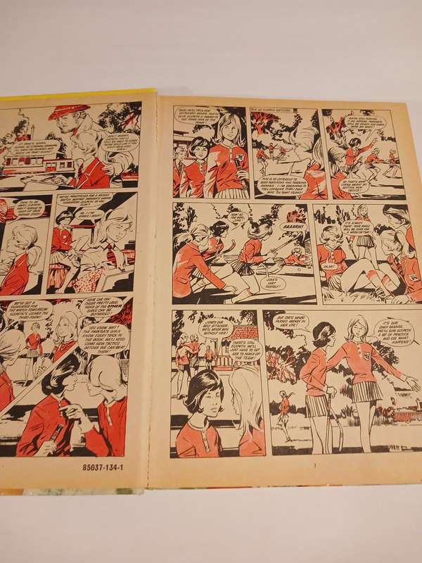 Girls' Crystal Annual 1974, IPC Magazines