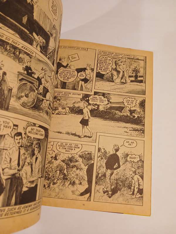 Girls' Crystal Annual 1968, Fleetway Publications