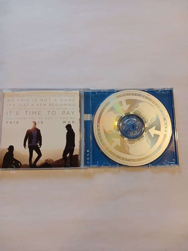 Thirty Seconds to Mars, This is War CD