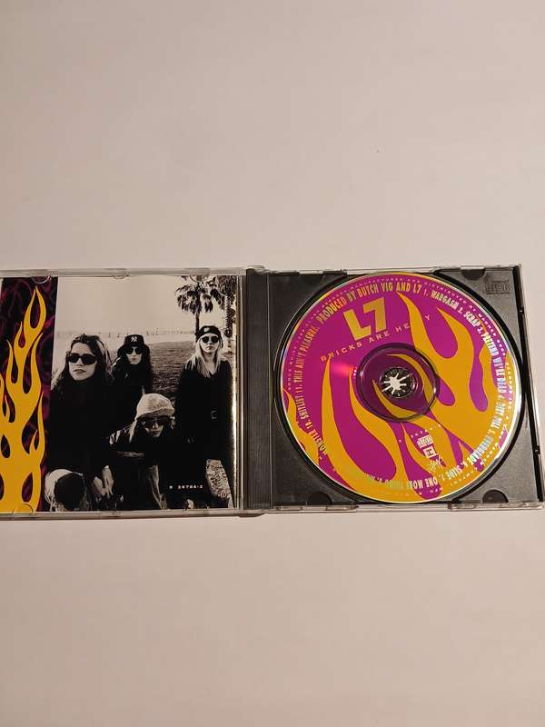 L7, Bricks are Heavy CD, US