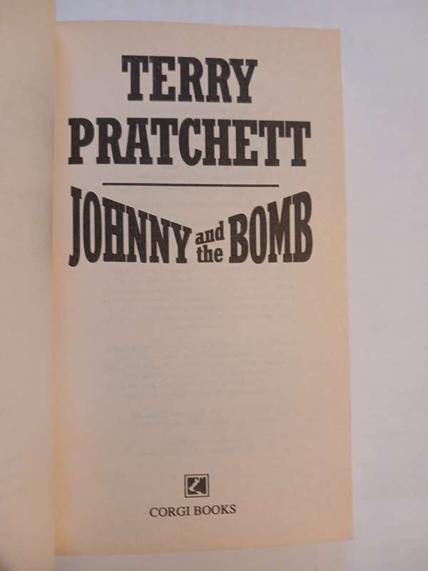 Johnny and the Bomb by Terry Pratchett