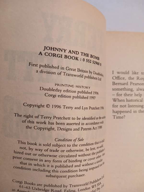 Johnny and the Bomb by Terry Pratchett