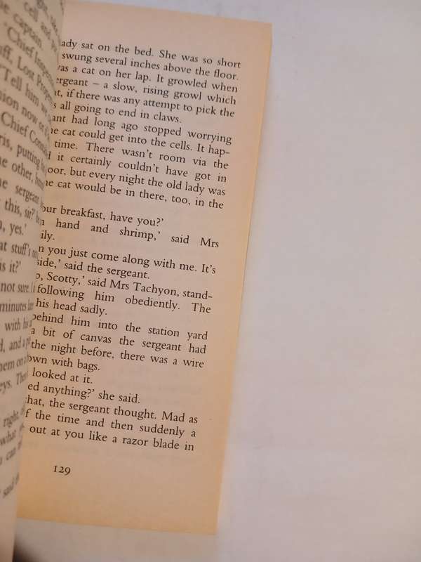 Johnny and the Bomb by Terry Pratchett