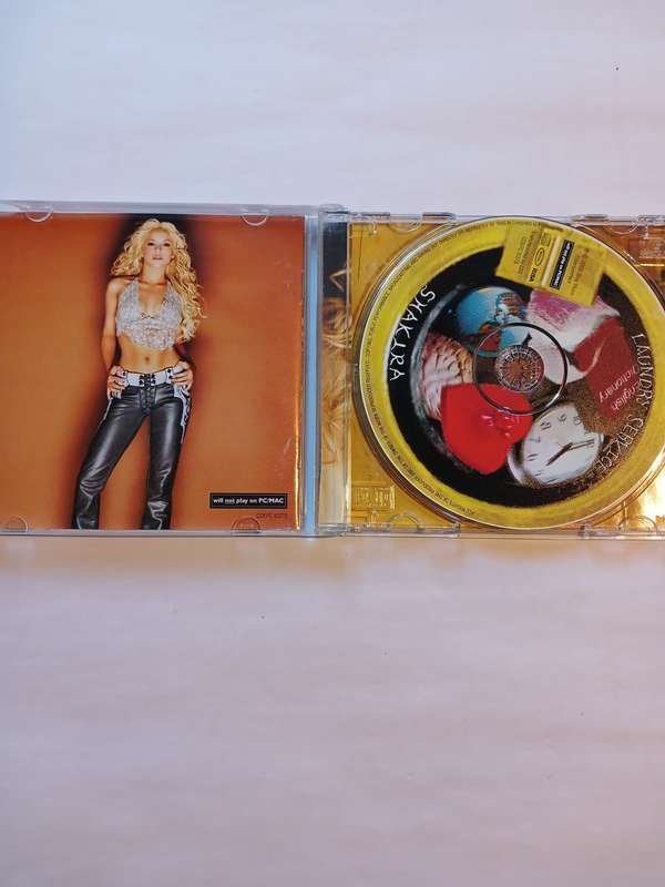 Shakira. Laundry Service CD